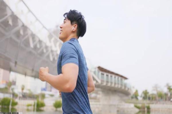 体育老师培训讲座点评稿
